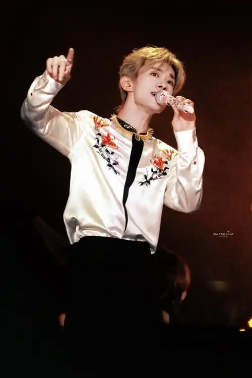 2023内娱最火的演唱会#  易烊千玺舞台一出必是精品,反复循环的大