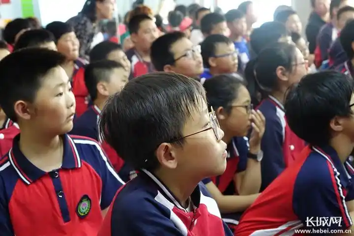 【关注儿童视力】"小眼镜"大问题