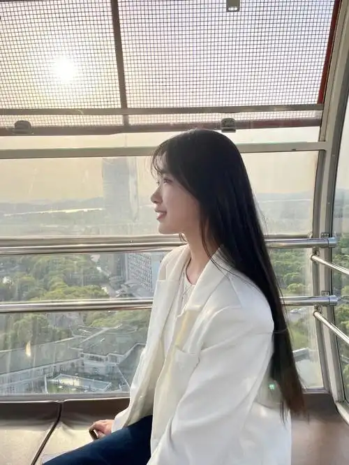 真的好喜欢长发的自己 #我是长发控-摩天轮真的是浪漫本身拍照圣地