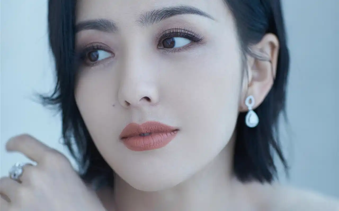 佟丽娅简约唯美性感写真图片桌面壁纸