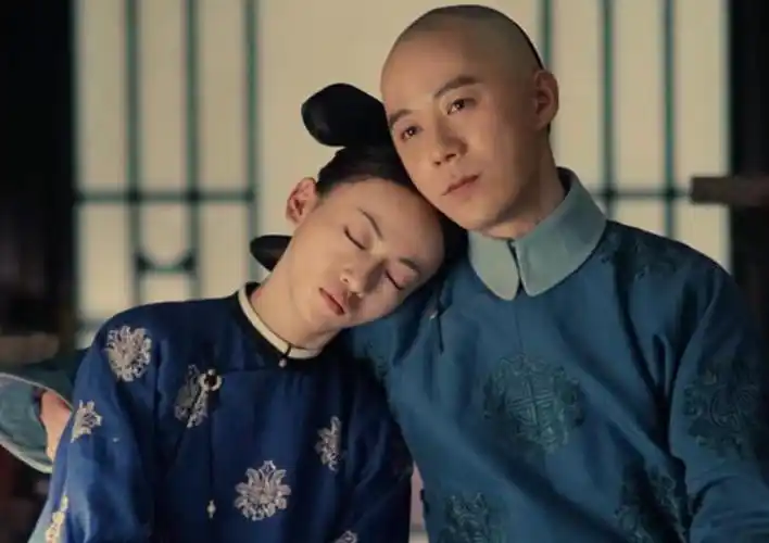 吴谨言洪尧恋爱再添实锤共同出入同一单元楼明显证明已经同居