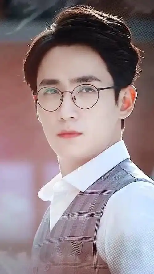 朱一龙,英俊利落,真是神仙颜值!