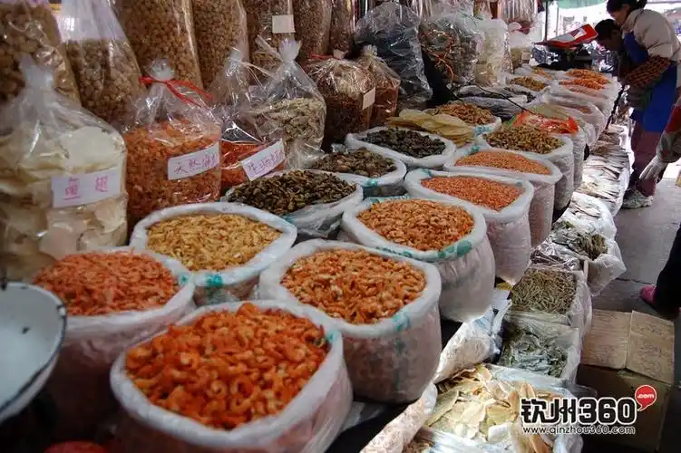 给力钦城年货市场火爆东风市场海鲜干货行白天需点灯做生意组图