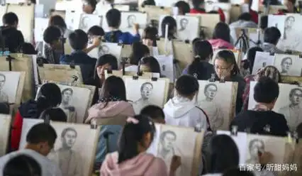 美术生画贾玲素描像,网友看后表示:你自己看看,你画的好吗