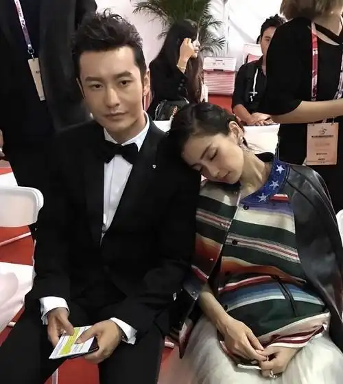 杨颖带小海绵冬至吃饭,穿新中式外套状态好,儿子获友人投喂