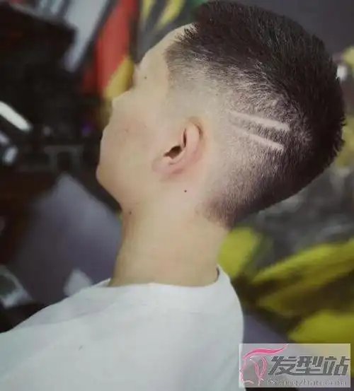 男生帅气刻痕发型两道杠刻痕更酷炫吸睛