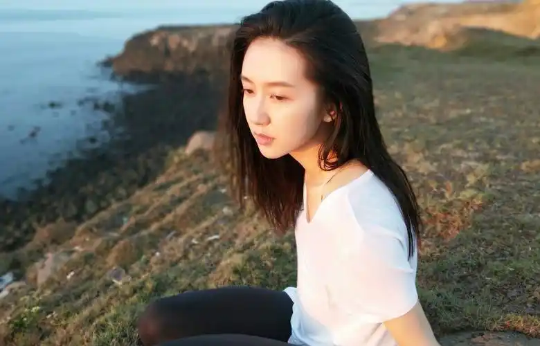 曾是鹿晗绯闻女友,是乔任梁的搭档,后台丝毫不输景甜|许龄月|绯闻女友