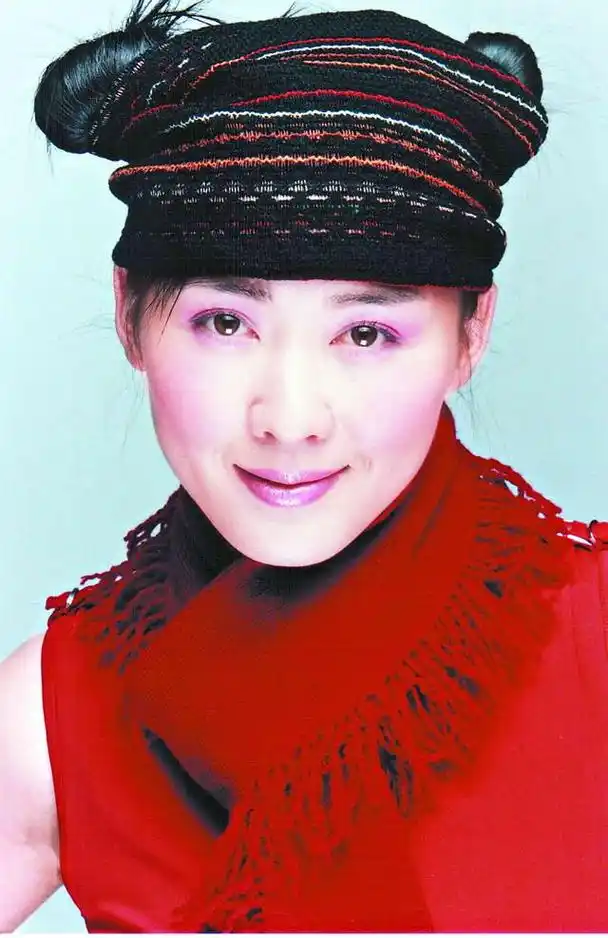 演员李琳:嫁大10岁导演不幸福,二婚嫁运动员李大双,今苦尽甘来