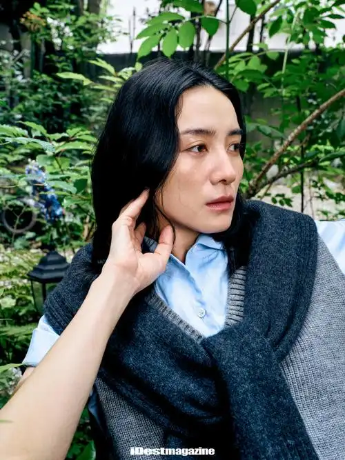 在众多我们合作过的对象中,宋佳是少数愿意敞开心扉,畅谈女性创作者的