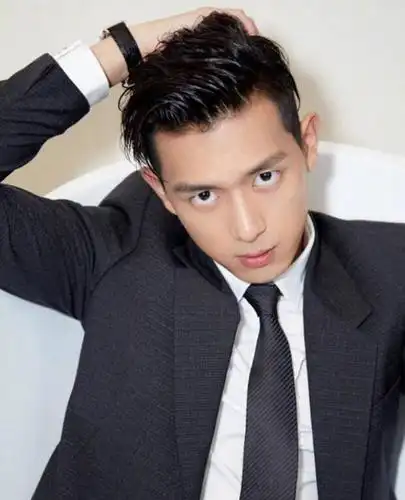 李现从小胖墩逆袭成男神,男孩五官有这5个特点,将来想不帅都难