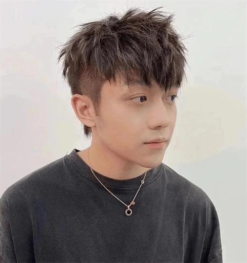 学院风男士发型,简单清爽的发型,清新别致又好打理