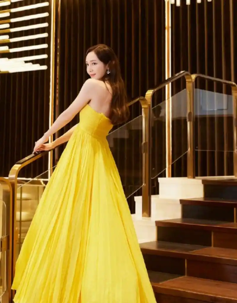 郑秀妍的礼服照,真的很闪~!