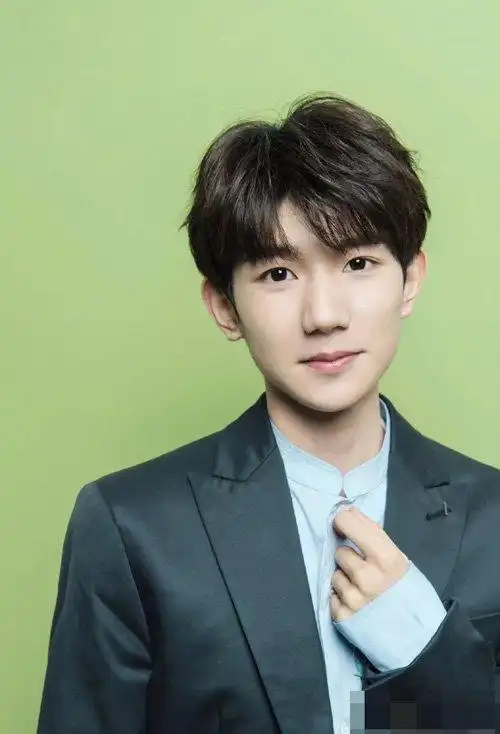 中学生三七分发型图片男学生帅气短发示范