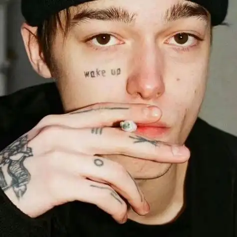 叼烟纹身痞男欧美男生头像图片