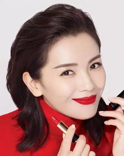 刘涛获得全球最美五十人称号,素颜照引网友关注_气质_演艺_化妆