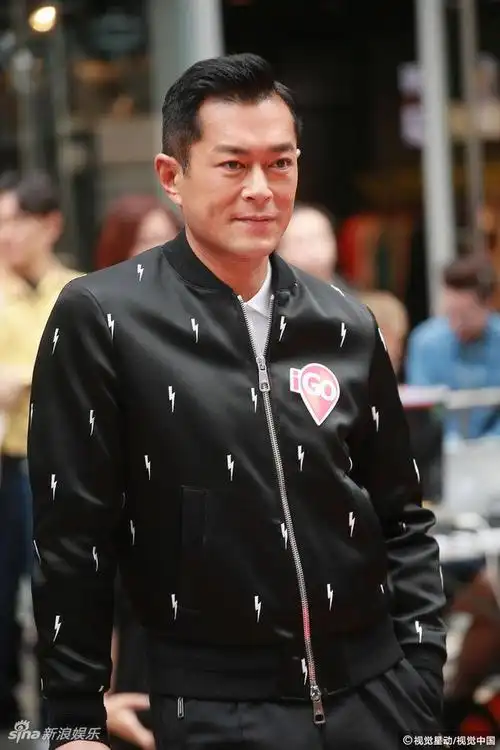 古天乐西装帅气出席活动 否认主持金像奖_新浪图片