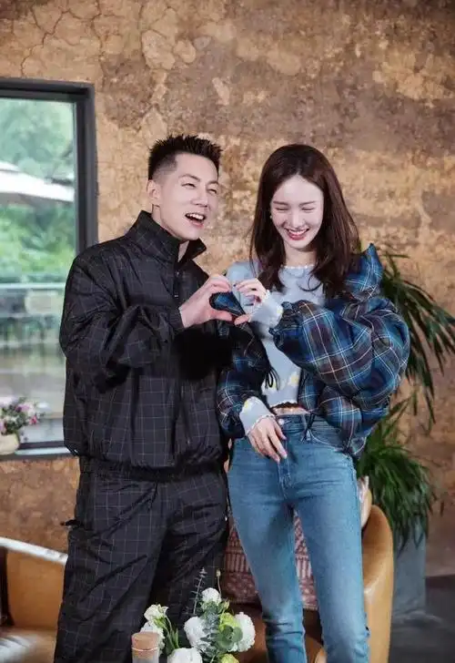 金晨卡斯柏选择做朋友女儿们的恋爱一对都没成事业更重要