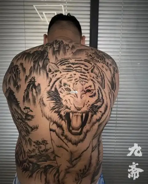 水墨山水风格老虎满背#笔记灵感  #我的纹身分享  #纹身也清新  #海南