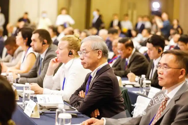 现场观众聆听演讲.华龙网-新重庆客户端记者 石涛 摄