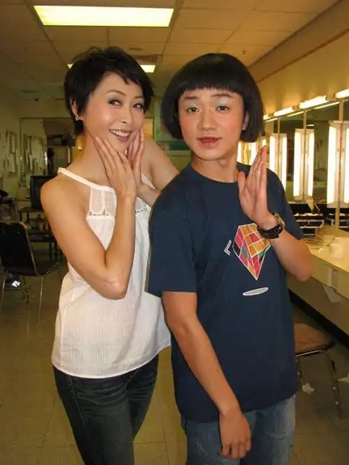 李亚男为王祖蓝庆生,狂赞其无数个优点|华姐|娱乐圈|热门话题|奔跑吧