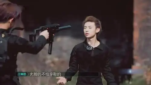 黄明昊大哥当不过3秒,让小鬼喊他大哥,下一秒却怂了!