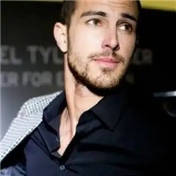 不是小清新 是很魅力的大叔,男生头像图片-回车桌面