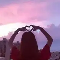 情侣头像一左一右爱心动漫爱心手势情头一左一右配对