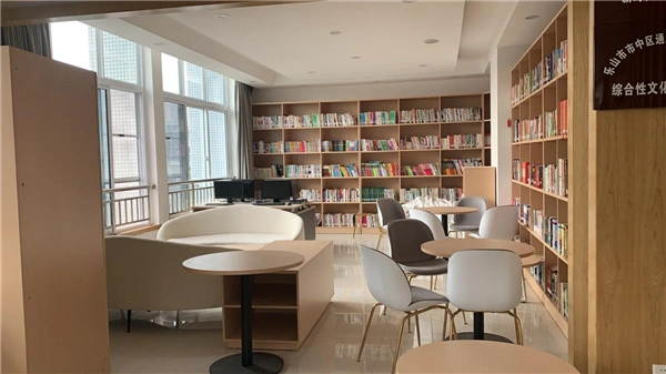 邻里中心提供休闲阅读区域,为居民带来舒适体验