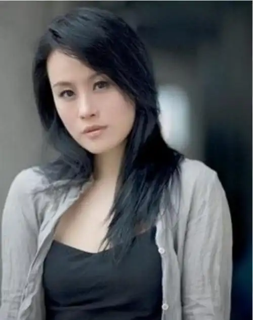 邬君梅年轻时惊艳一代人与张曼玉合影显青涩这张高级脸太有范