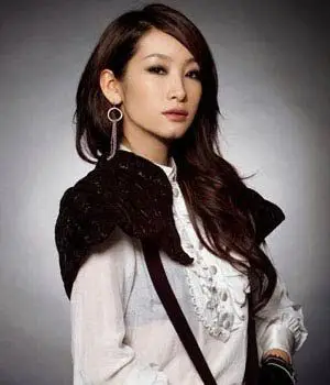 娱乐圈面相凶恶的九大美女排行榜(组图)(2)