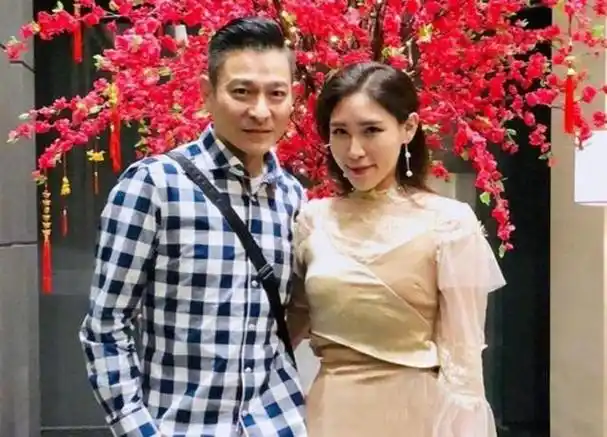 朱丽倩舅舅庆生刘德华小姨子穿绿裙抢镜陈志远两儿子超帅气