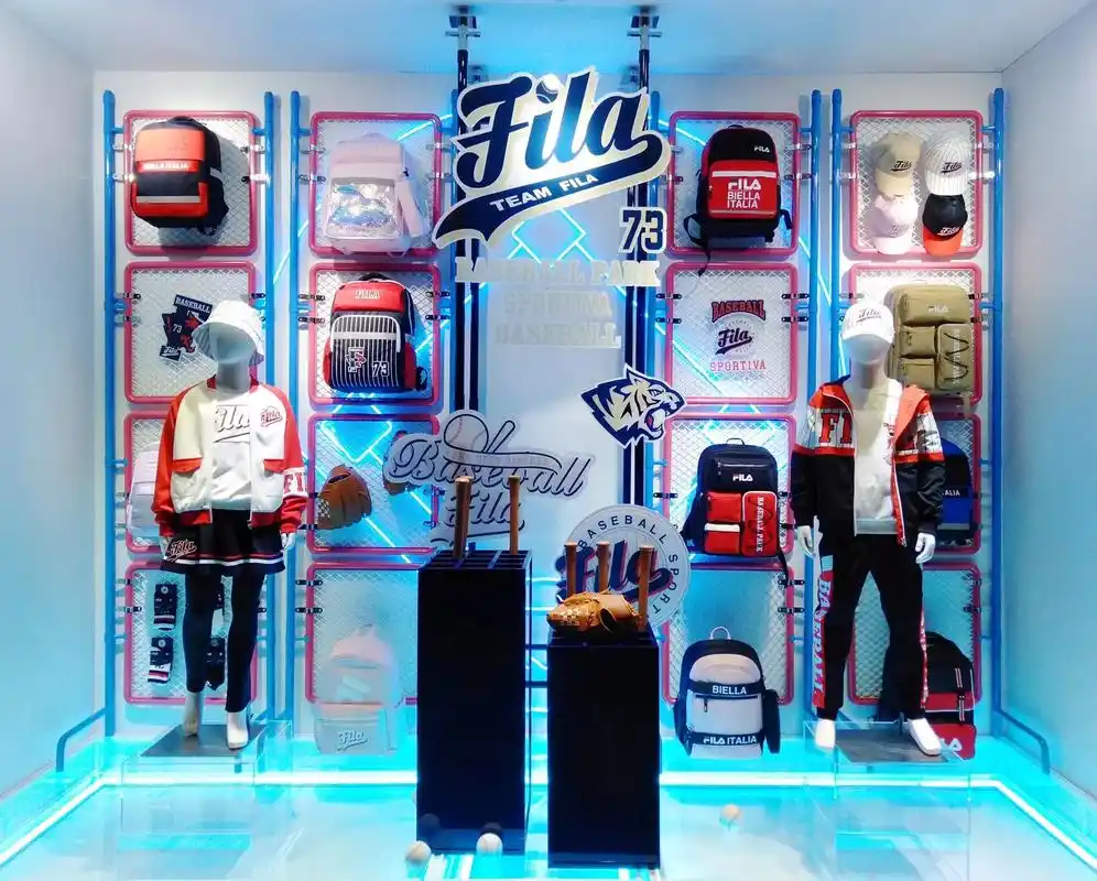 隆丰隆橱窗设计工厂出品 品牌:fila.斐乐儿童 线下橱窗设 - 抖音