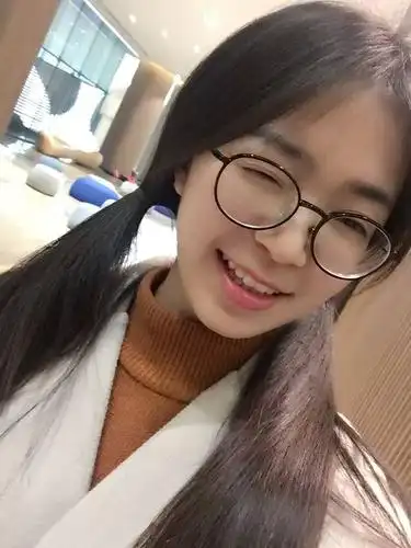戴眼镜的女孩怎样自拍好看?
