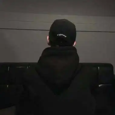 真人背影黑白头像男生帅气头像