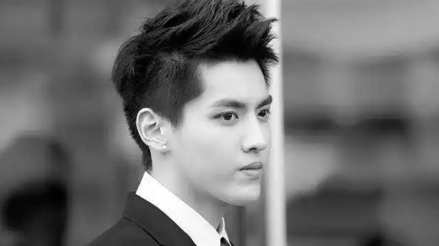 退团三子"嫂子大作战":吴亦凡女友读大一,鹿晗黄子韬也不逊色