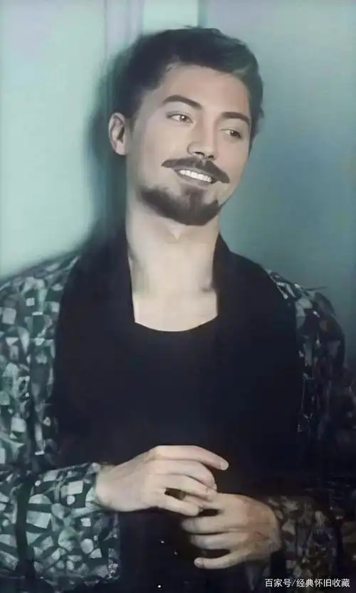 68岁尊龙仍单身一人,被称亚洲最美的男人,这些照片太珍贵了