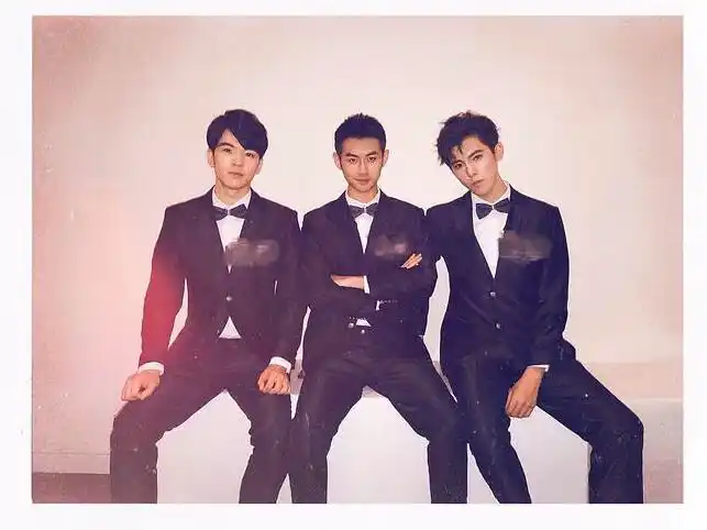 好绝的一群男的来提名一些看起来非常有故事的多人合照吧更新中