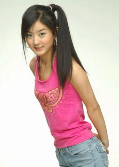 赵丽颖出道前旧照被疯传,素颜比化妆还好看,难怪会被冯导看中