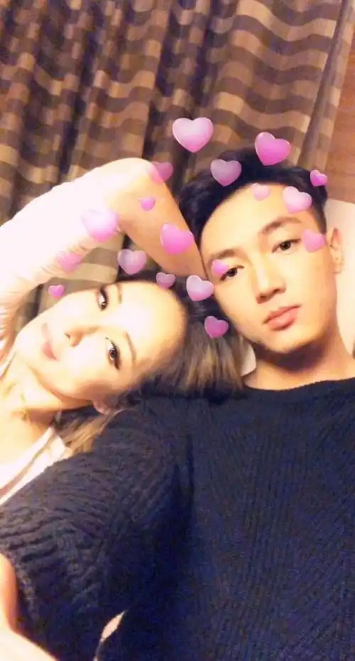 萧亚轩更是在节目上调侃自己为"恋爱小天才",众所周知她以往的男朋友