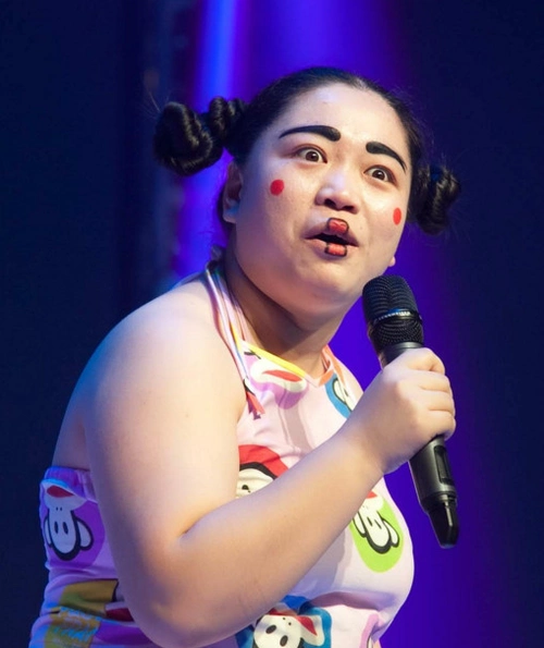 1,赵本山,赵本山老师就不需要过多的说了,本山老师是二人转演员出身