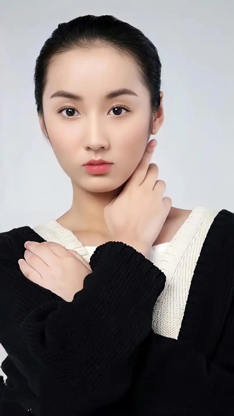 吕一(coco),1984年1月8日出生于重庆市渝中区,毕业 - 抖音