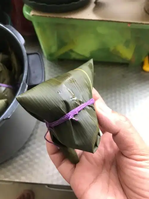 家里人只有我爱吃粽子,但长这么大,包粽子的冲动有过几回,但是几乎都