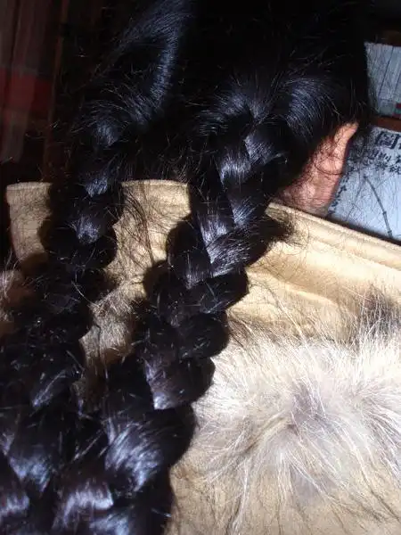 长度都一流的两条大辫子 - [中国长发网]