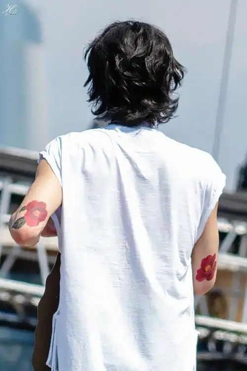 华晨宇超话[我想开了]可靠的背影  #2024华晨宇火星演唱会#@华晨宇yu