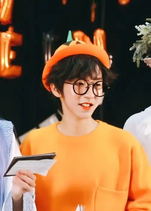 画报颜值##贺峻霖少年十七山海共期#南瓜99小王子有亿点点可爱哦!