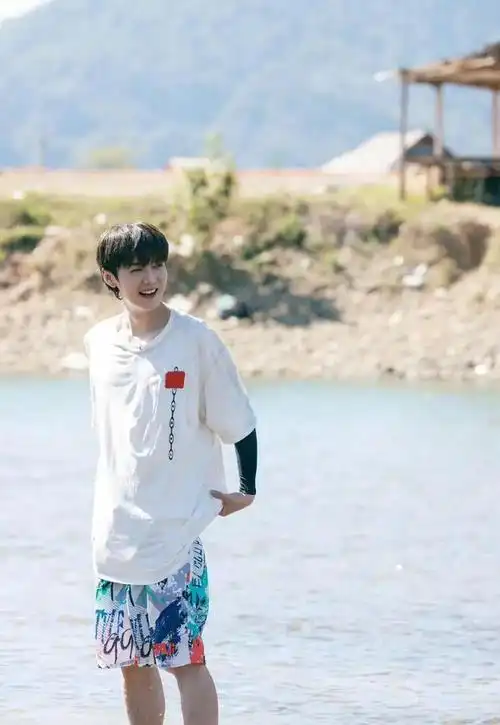 414娱乐钟汉良肖战王一博张艺兴鹿晗杨紫龚俊迪丽热巴ab宋祖儿