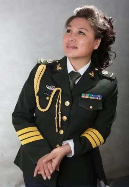 军旅歌手乌兰托娅专辑《来到草原》窜热各大音乐网