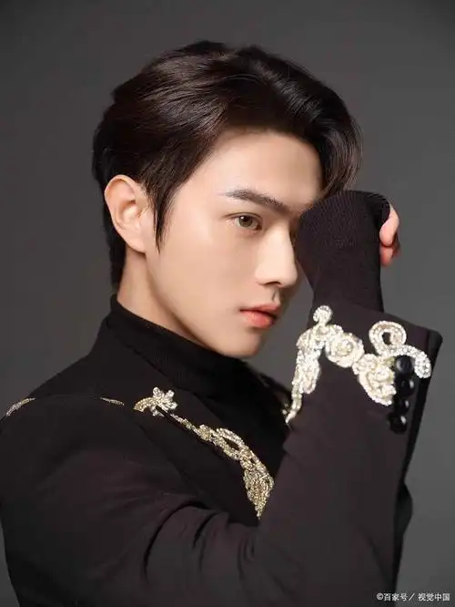 许凯:展现坚韧与成长的实力演员