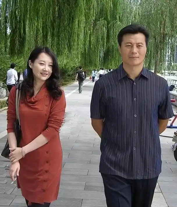 任程伟与妻子黄蕾患难与共,成名后未换妻,只换了大房子