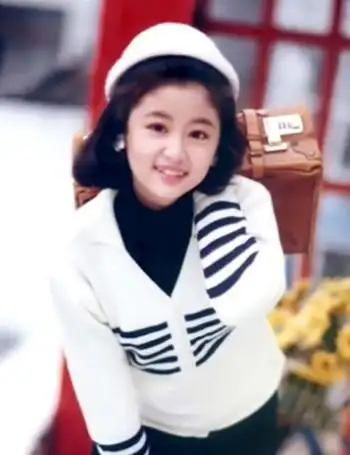 林心如高中时期青涩照曝光 虎牙俏皮抢镜(组图)